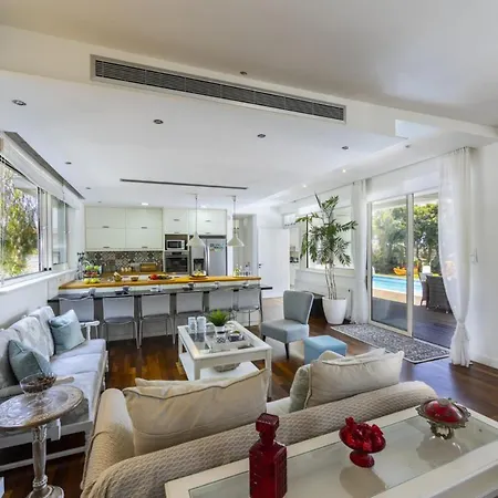 Picture Renting Your 5 Star Villa With Beautiful Private Pool, Larnaca Villa 1397 别墅 *