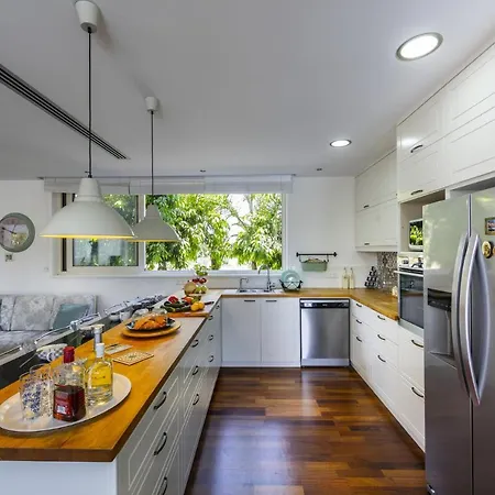 Willa Picture Renting Your 5 Star Villa With Beautiful Private Pool, Larnaca Villa 1397