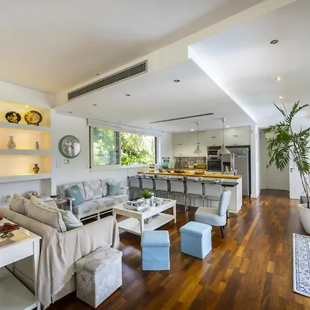 Willa Picture Renting Your 5 Star Villa With Beautiful Private Pool, Larnaca Villa 1397