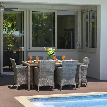 别墅 Picture Renting Your 5 Star Villa With Beautiful Private Pool, Larnaca Villa 1397 *